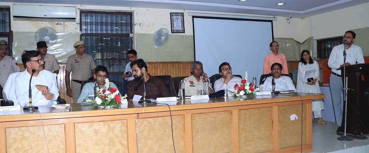 Six feet of lane missing from the records of the Municipal Corporation, administration cut off BPL plots