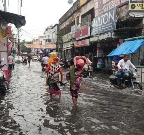 Waterlogging caused problems and drains deserted the municipality