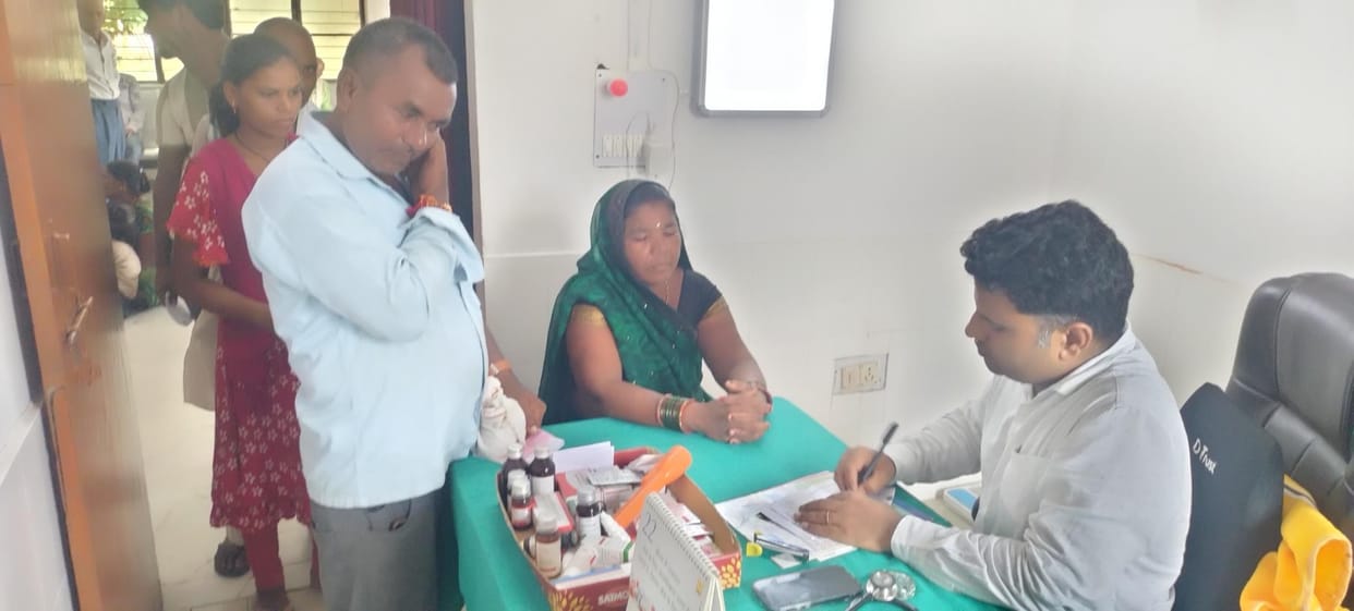 Arogya Mela with the help of LT and staff nurse, no doctor available