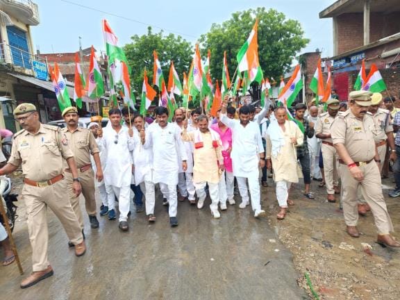 Tiranga Yatra was taken out with the slogan of Vande Mataram