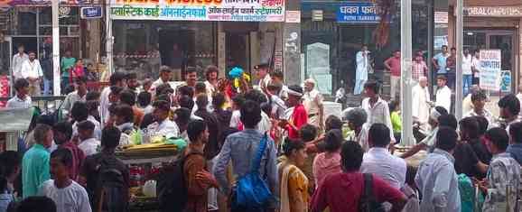 Two groups of college students hooted and came face to face at Kranti Chowk