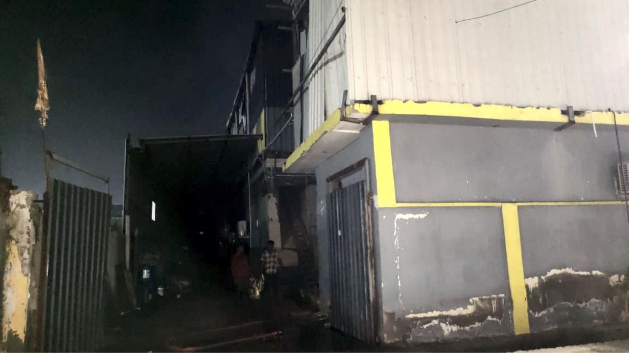 Goods worth lakhs burnt in fire at cloth factory