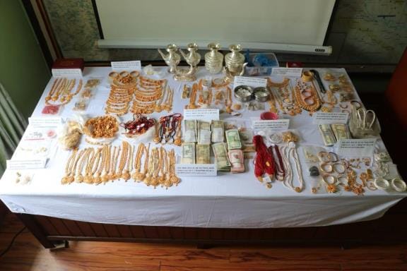 11 people from Maharashtra and West Bengal arrested in Nepal with six kg gold