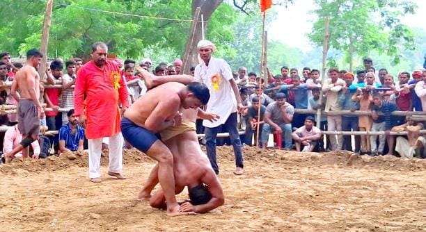 Mathura's Baba Pahalwan won the wrestling