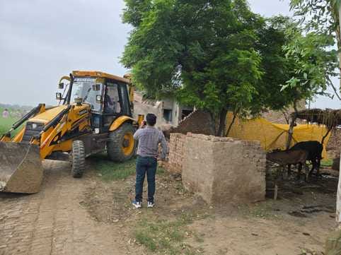 Constructions made by acquiring plots illegally should be demolished