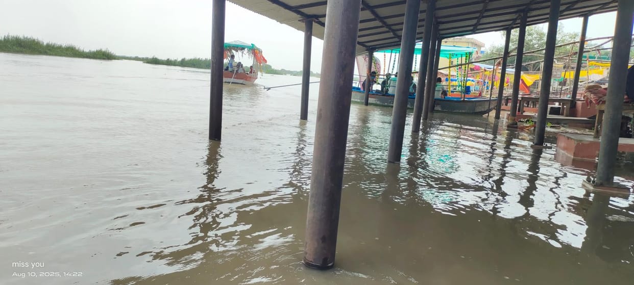 Ganga near warning mark, villagers scared of flood