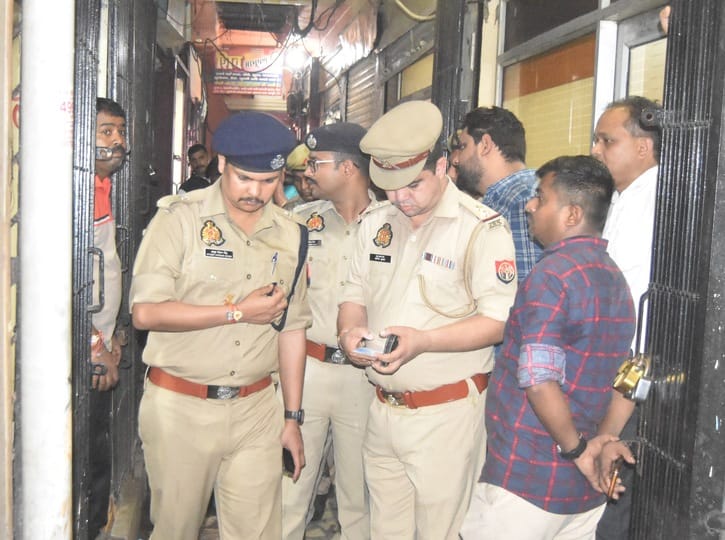 Gold and silver worth 80 lakhs stolen from a businessman's shop in Kagzi Bazar