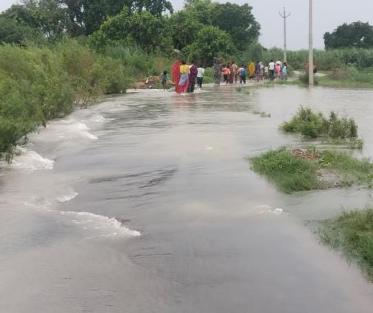 kasganj news flood school soroji