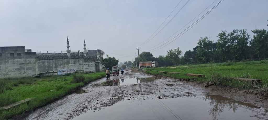 The dilapidated road in Khirva became the cause of accidents, pedestrians were troubled by waterlogging