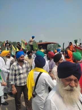 Farmers reached the toll plaza and protested after tractor-trolley slips were cut