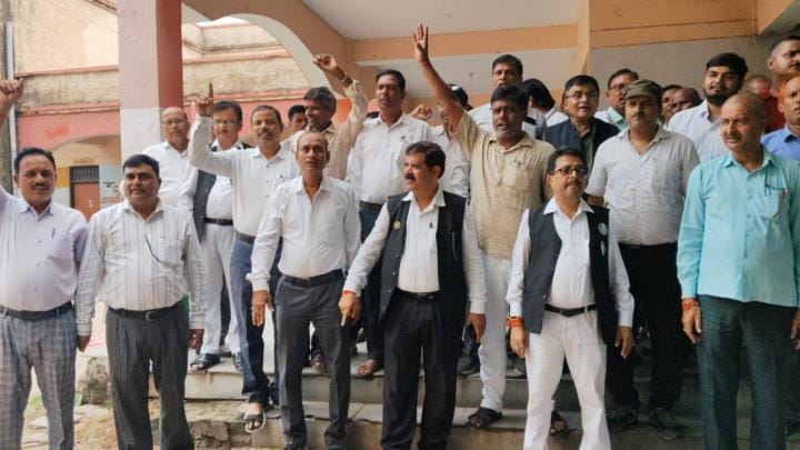 Advocates protest against restricted entry from main gate