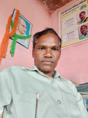 ठगी के शिकार शिक्षक।
