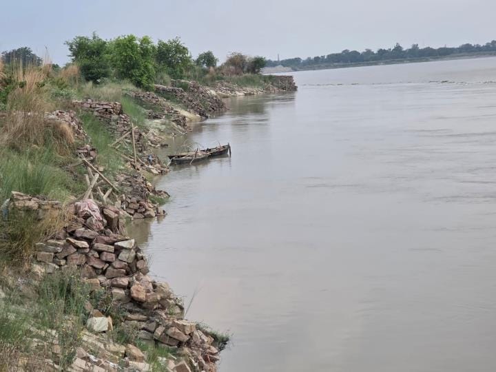 Crops in the low lying areas of 25 villages of Madhuban Devara are submerged, fodder crisis increases