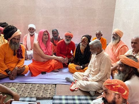 Havan was performed and Bhandara was organized on the death anniversary of Brahmalin Mahant Sevapuri