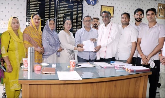 Surendra became the vice president of Panchayat Samiti Siwan