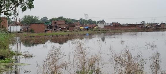 The water level of Ganga decreased but the problems of the villagers increased