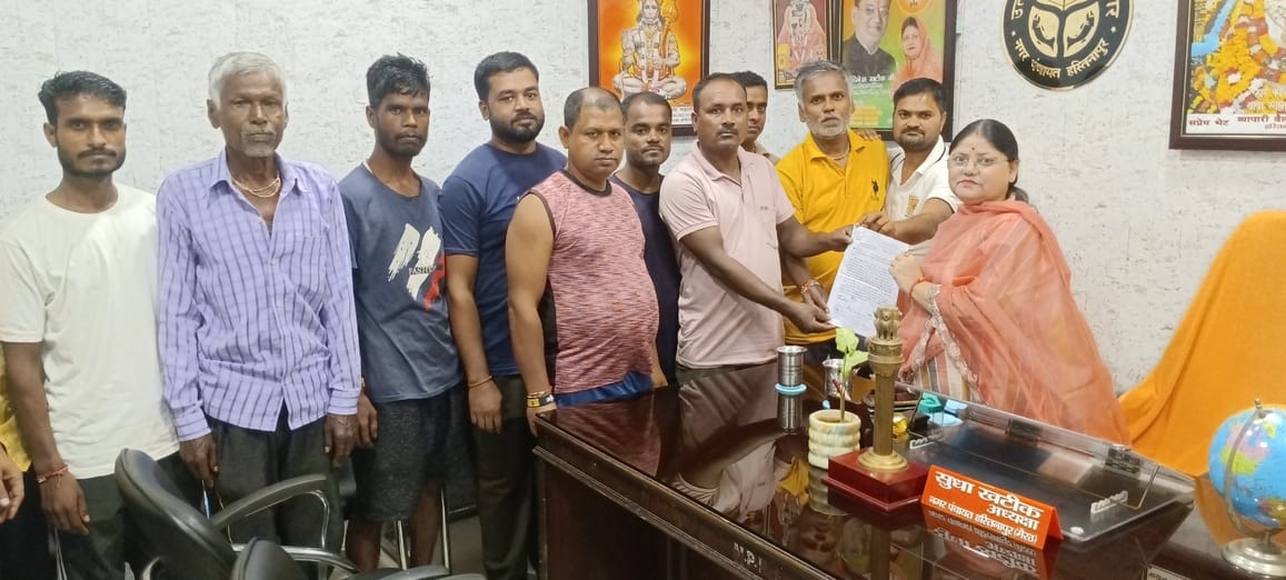 Demand to close the illegal meat shop running in the colony