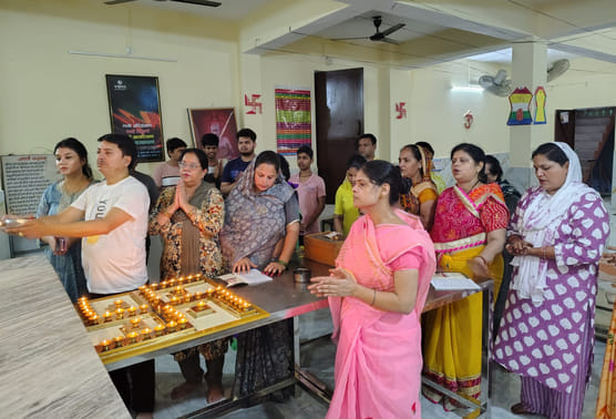 Bhaktaambar recitation took place in Jain temple of Bilsi