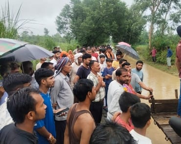 The river blocked the way, the sick man died groaning in pain