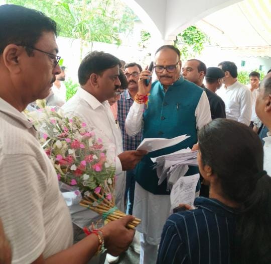 Demand not to give Indira Gandhi Pratishthan on contract