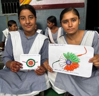 Daughters made rakhis on the tricolor theme and sent them to their soldier brothers