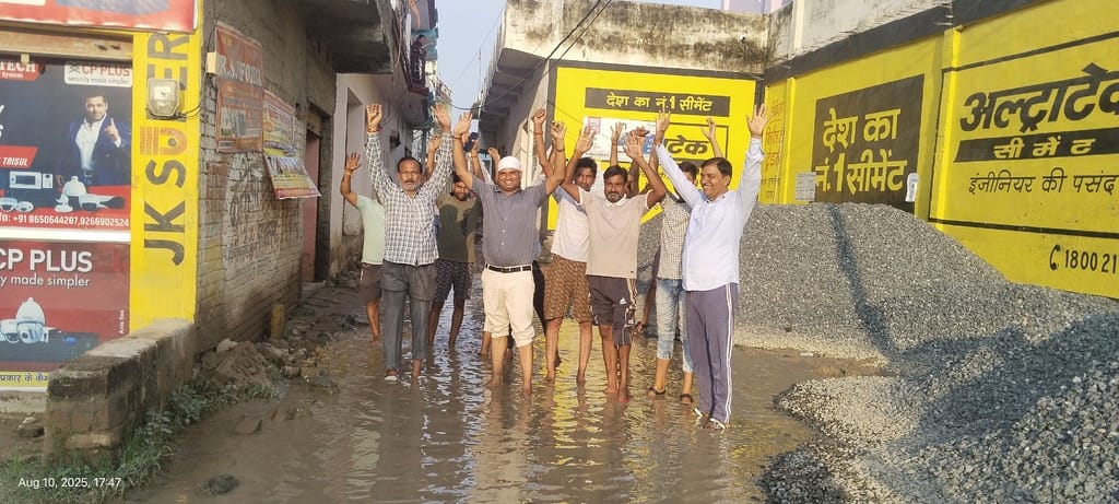 Waterlogging on the road for seven years, villagers protested