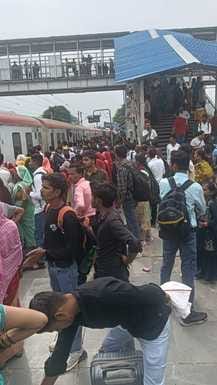 Crowds thronged trains after the festival