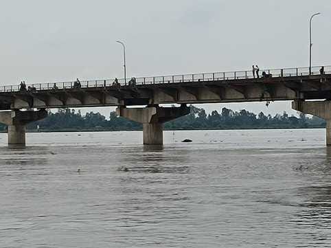 Ganga reached close to the danger mark, water entered the coastal village