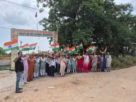 Students took out a Tiranga Yatra and urged people to save trees