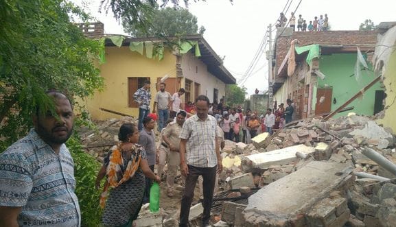 20 illegal rooms built on government land were demolished during a campaign
