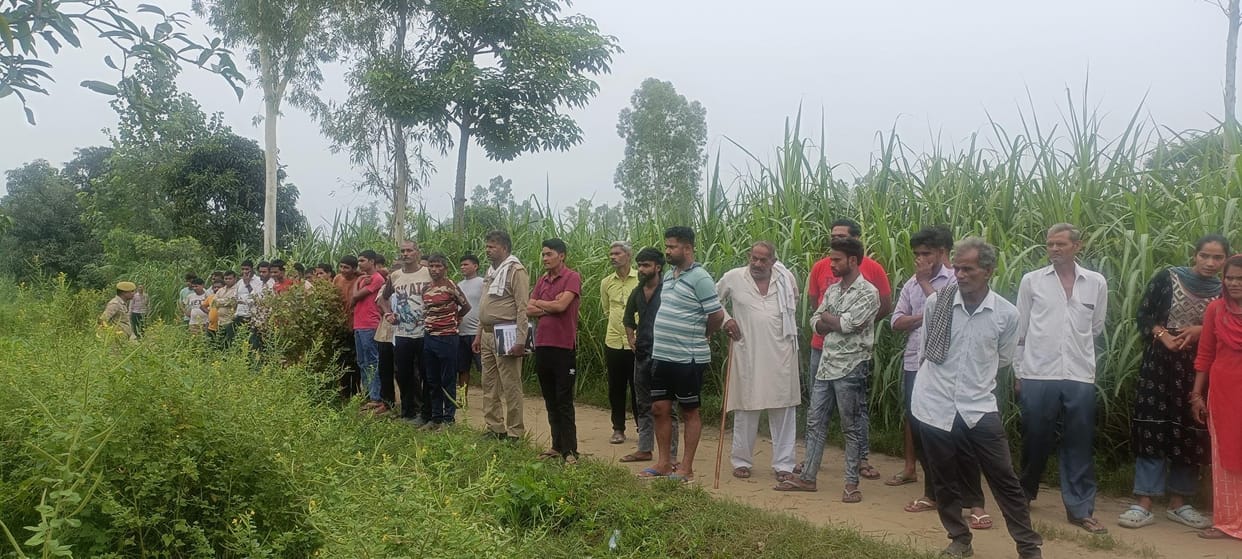 The body of the youth was thrown after killing him, a rope was found tied around his neck