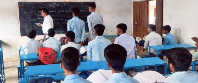 6 teachers absent from Amar Shaheed Inter College, Bewar, salary stopped