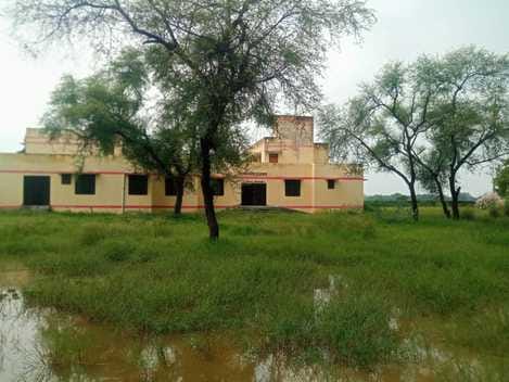 Women's hostel is being run for a year, no way to reach there