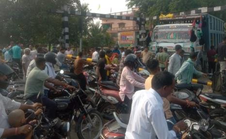 The railway gate broke due to the collision of the truck