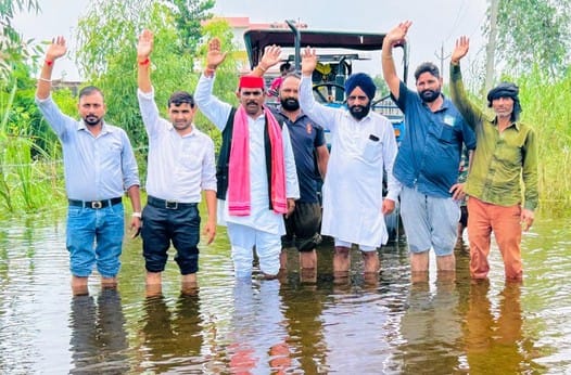 SP leaders demonstrated to demand action against floods