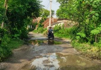 The condition of the road has deteriorated due to the rains and the pedestrians are troubled