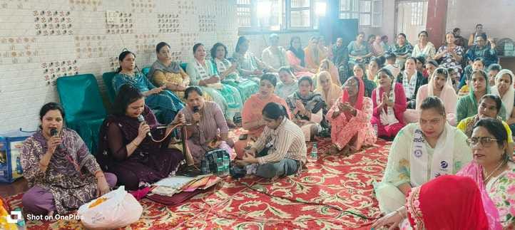The glory of Lord Krishna was praised through hymns