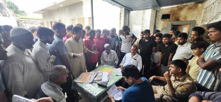 The villagers of Meethapur created a ruckus at the police post and gave three complaints