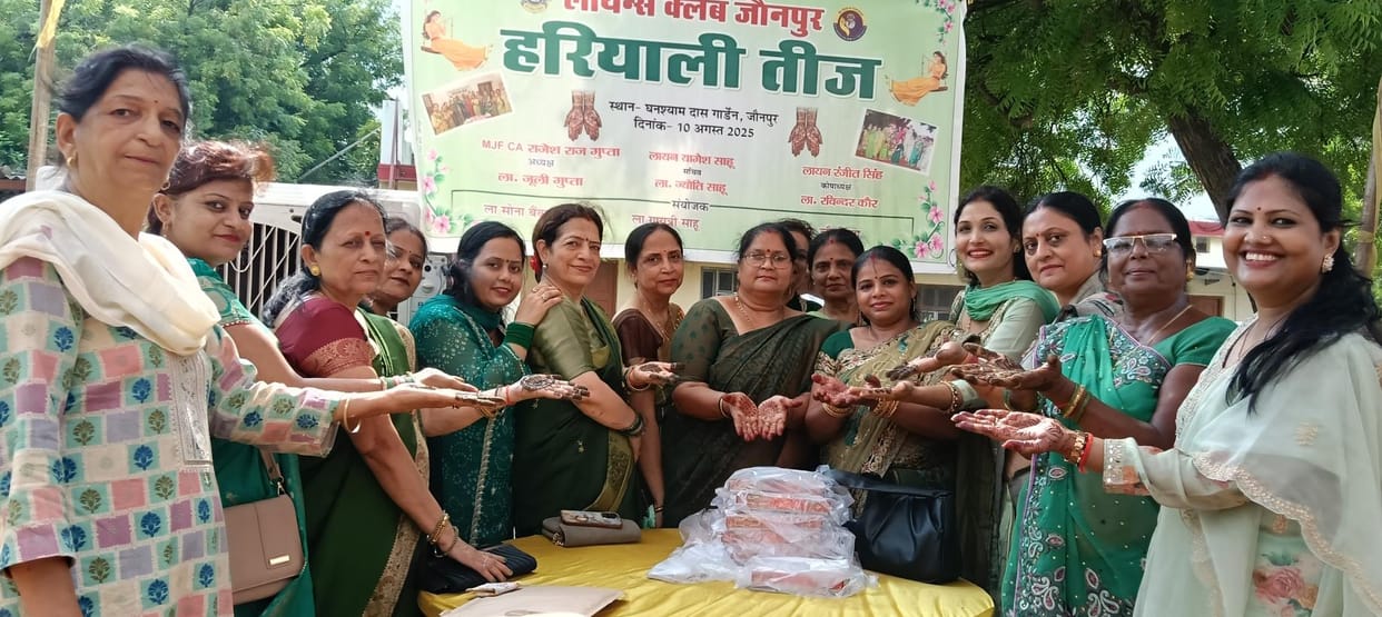Women applied mehndi during Hariyali Teej festival