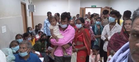 Crowds of patients after Raksha Bandhan, push and shove
