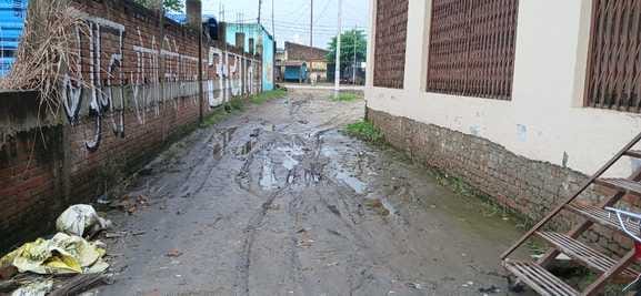 When the Nagar Panchayat did not pay attention, the road was built with donations