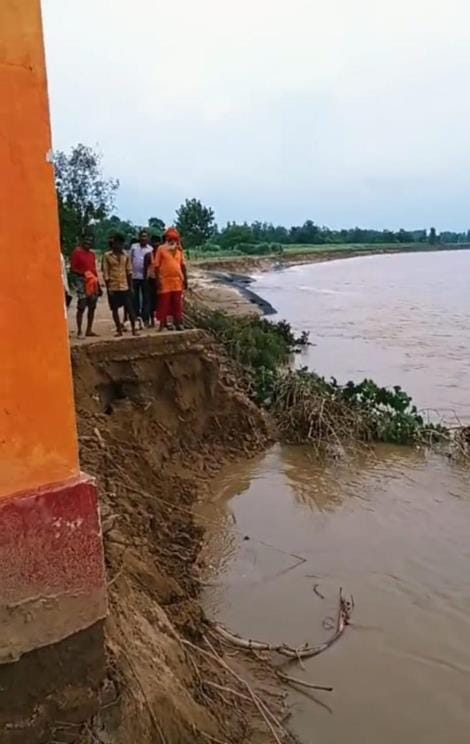 The reduced water level of Saryu increased the difficulties