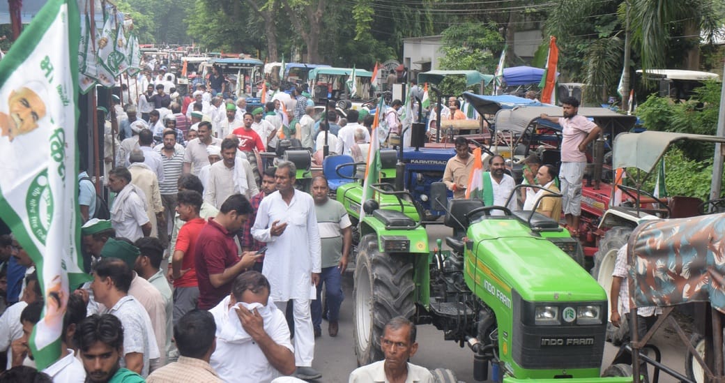 There was a tussle between farmers and police regarding taking out the tractor