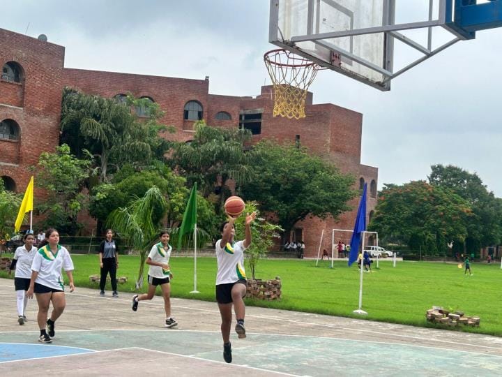DPS Barra won matches in both categories in basketball competition