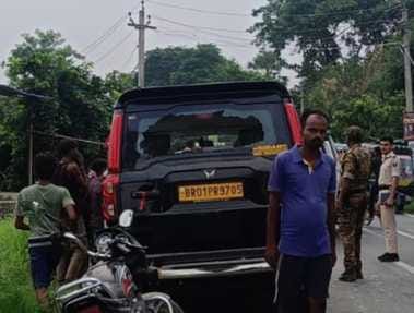 Bihar News : young man died after being hit by electricity department vehicle on the Hajipur Jandaha main road