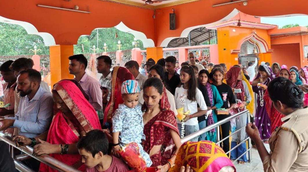 Crowd of devotees gathered at Kalikan Dham