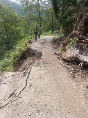 Roads closed, apple business in trouble