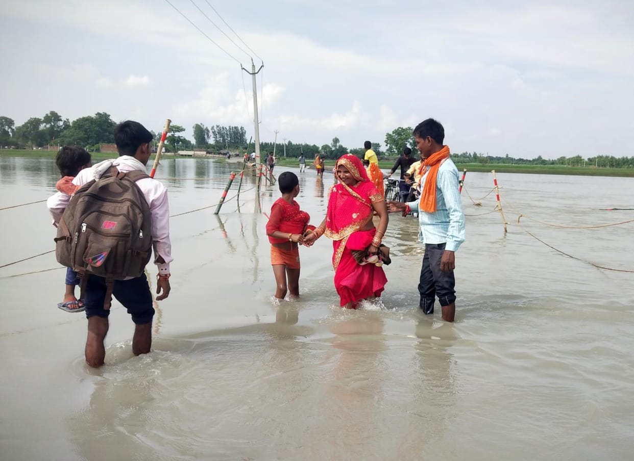As soon as the water level of Saryu decreased, erosion started, 15 bigha fields got submerged in the river