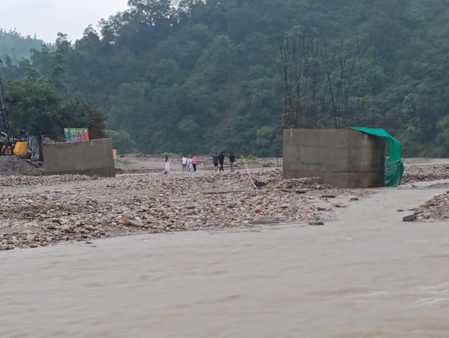 Due to rain, water came in the rivers of Ghad