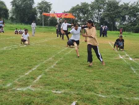 Players showed their talent in sports, Ritu came first in the race